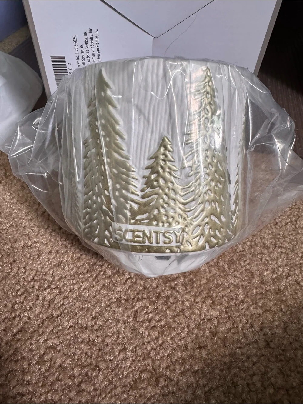 Scentsy Golden Crest Air Warmer in Gold and Cream